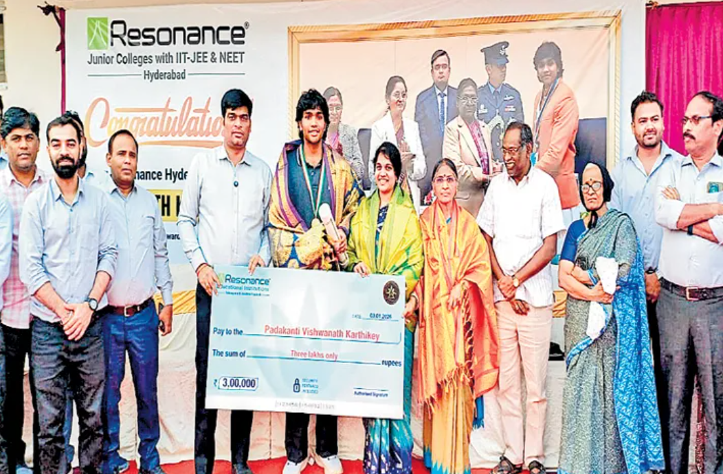 Resoinance Studnet receiving Pradhan Mantri Bal Puraskar awardee 