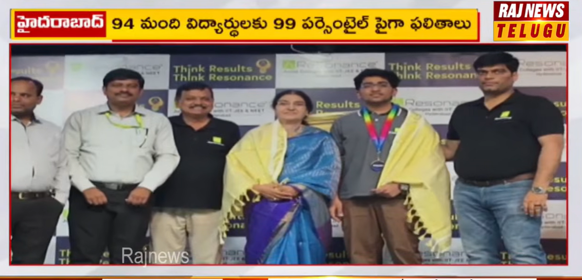 Students celebrating JEE Main 2026 Session 2 results at Resonance Title attribute: JEE Main 2026 Session 2 Results at Resonance